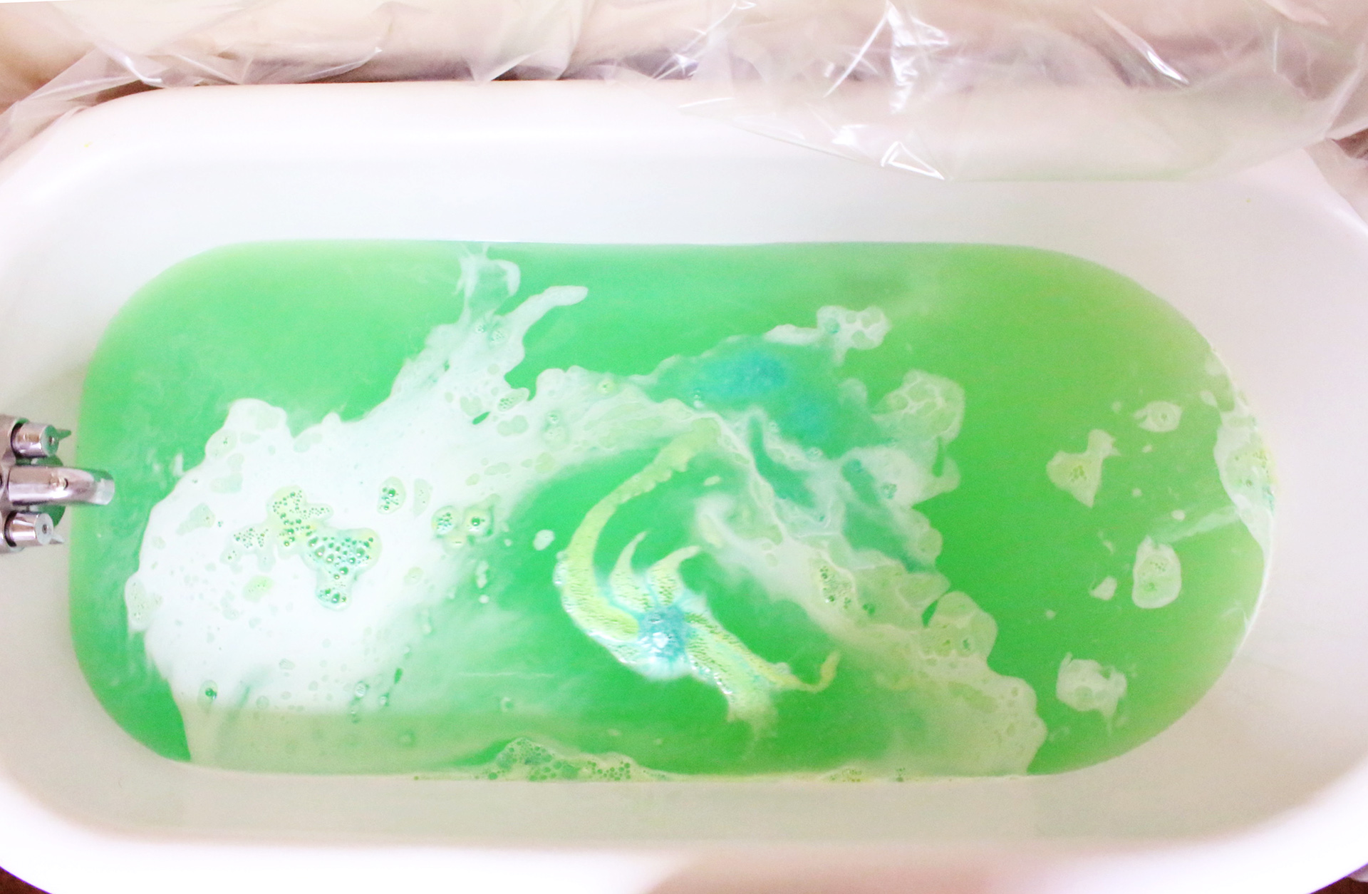 LUSH Bath Bomb | @vintageontap