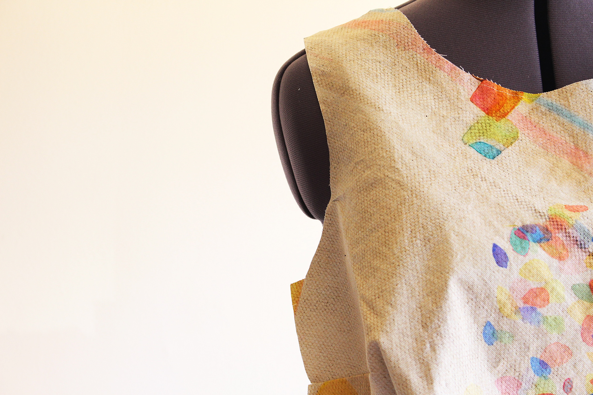 Teaser close up of Simplicity 8085 with Britex Fabrics cotton | @vintageontap