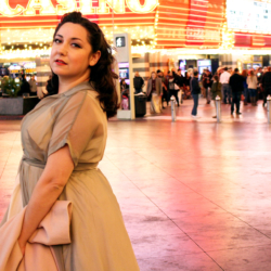 Pinup girl in Las Vegas, Simplicity 8252 | @vintageontap