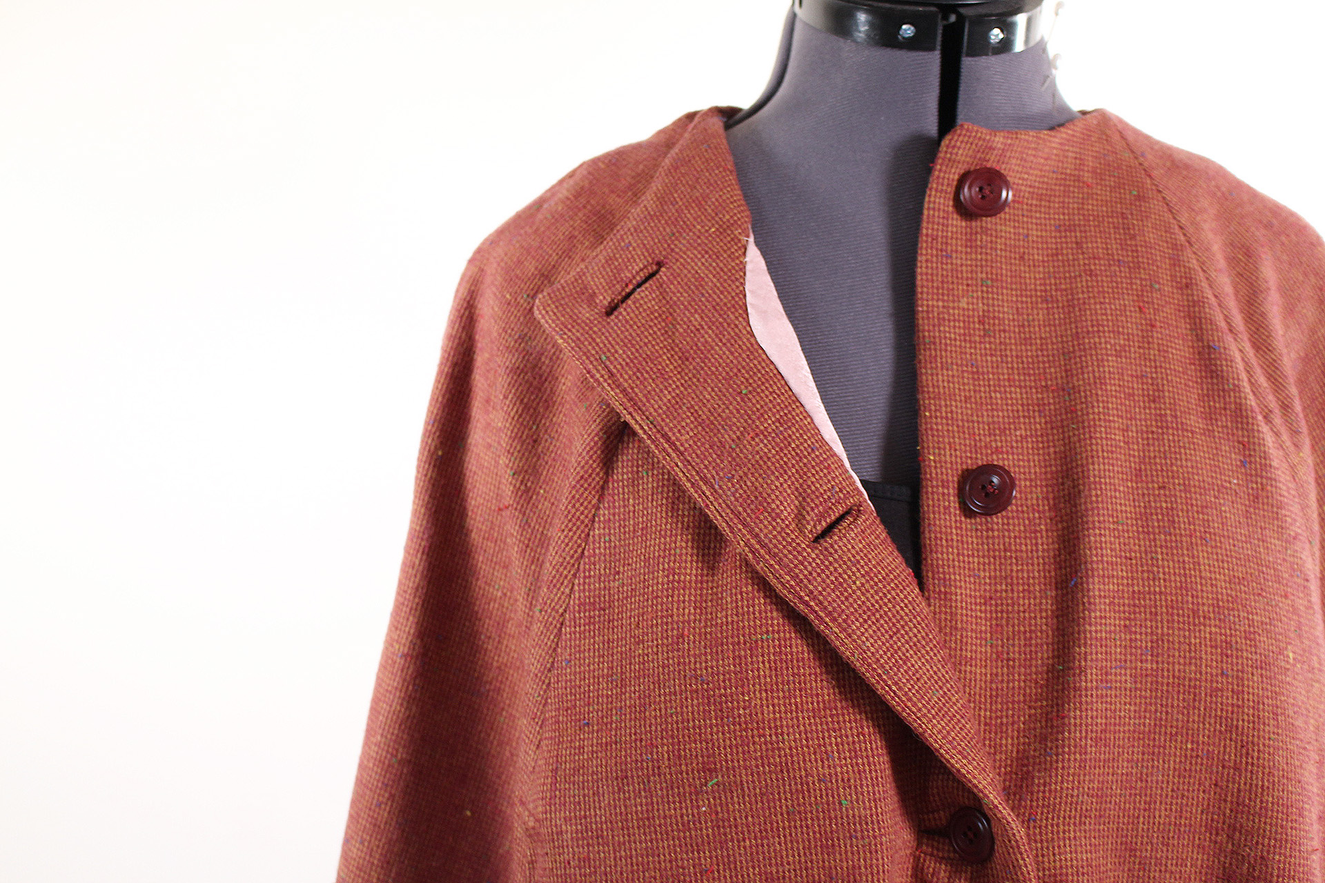 The Seamwork Camden cape, video walk through, with information on how to upgrade and expand on this great vintage style cape | Vintage on Tap