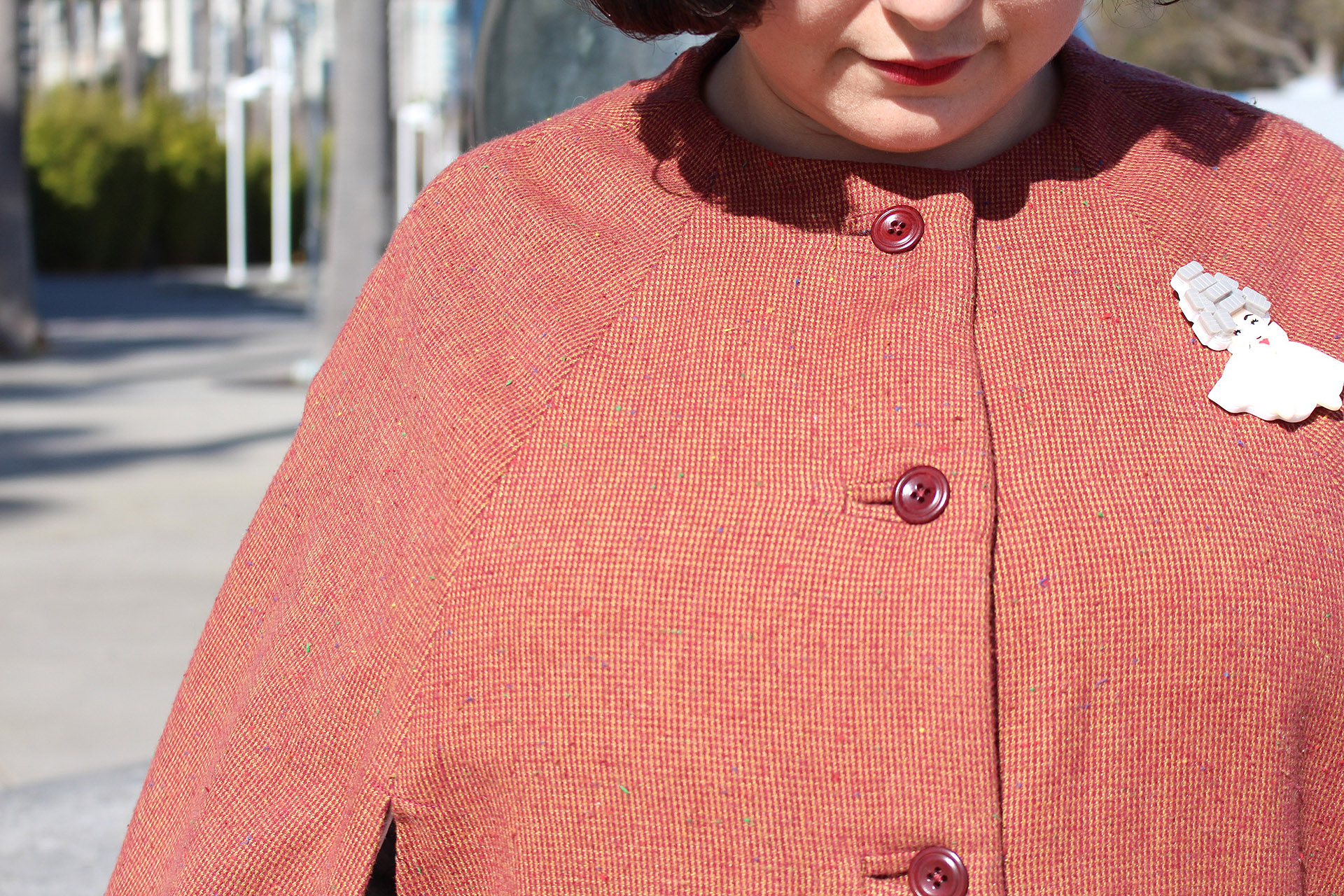 Fabric detail on this retro inspired cape, the Seamwork Magazine Camden Cape | Vintage on Tap