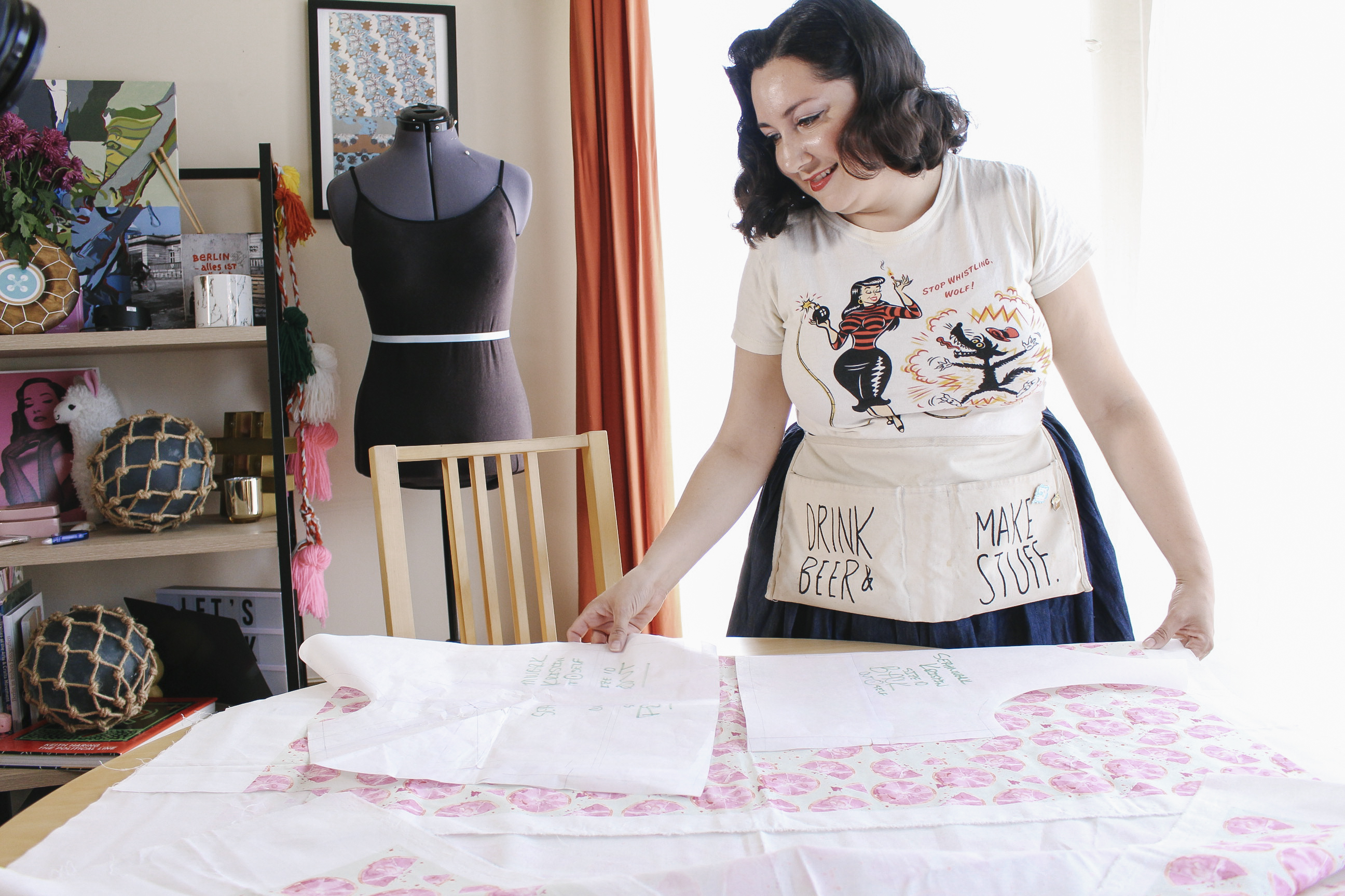 Sewing blogger, behind the scenes shots | Vintage on Tap